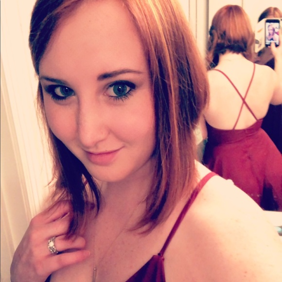 Meet your Posher, Lauren - Picture 3 of 4